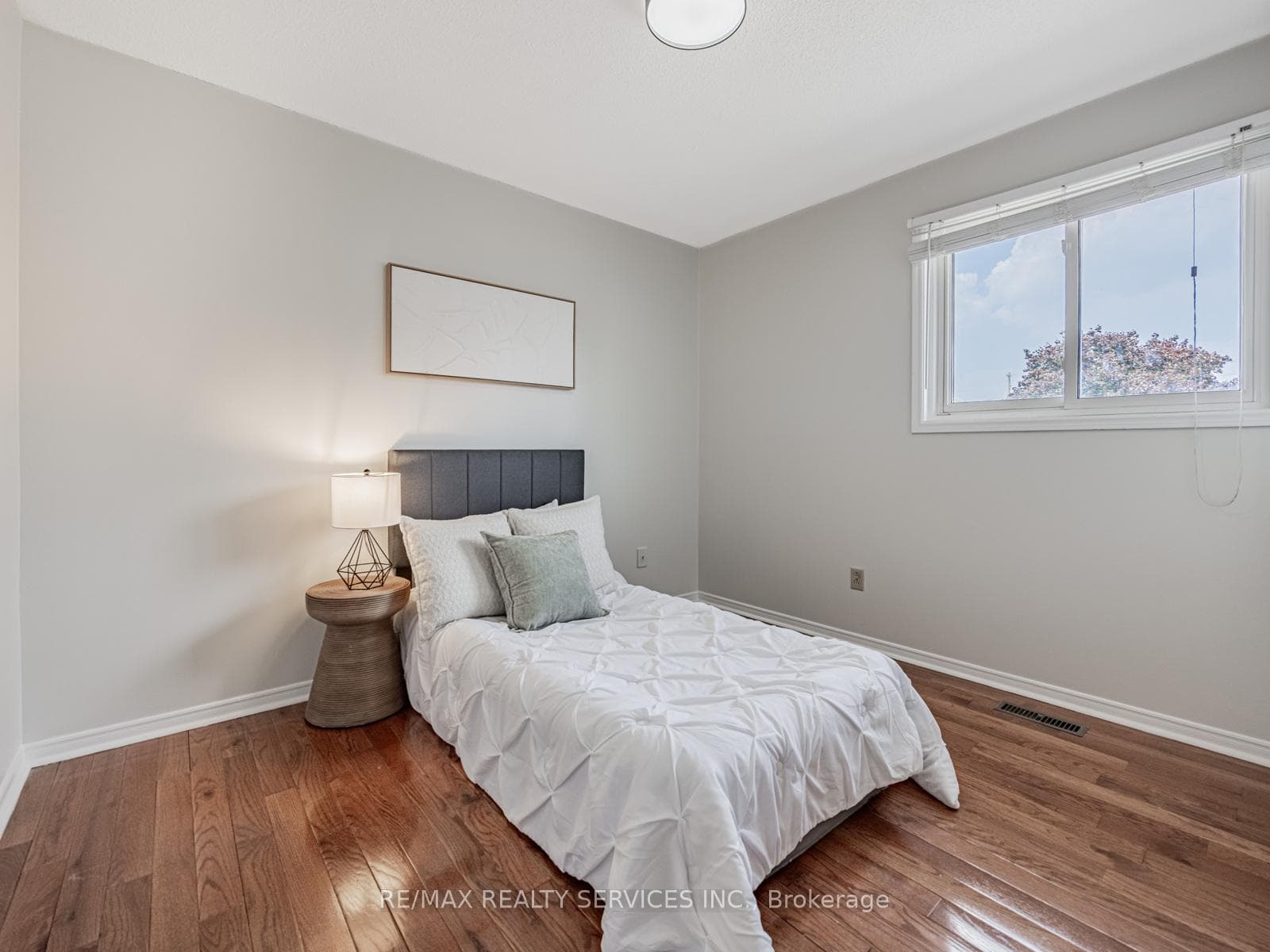 9 Garview Court photo 26