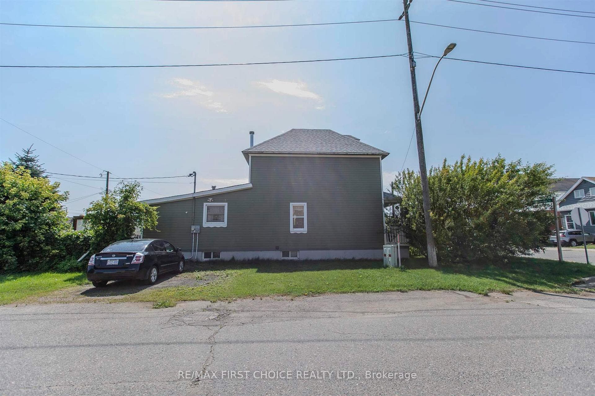 1036 Alexandra Street photo 38