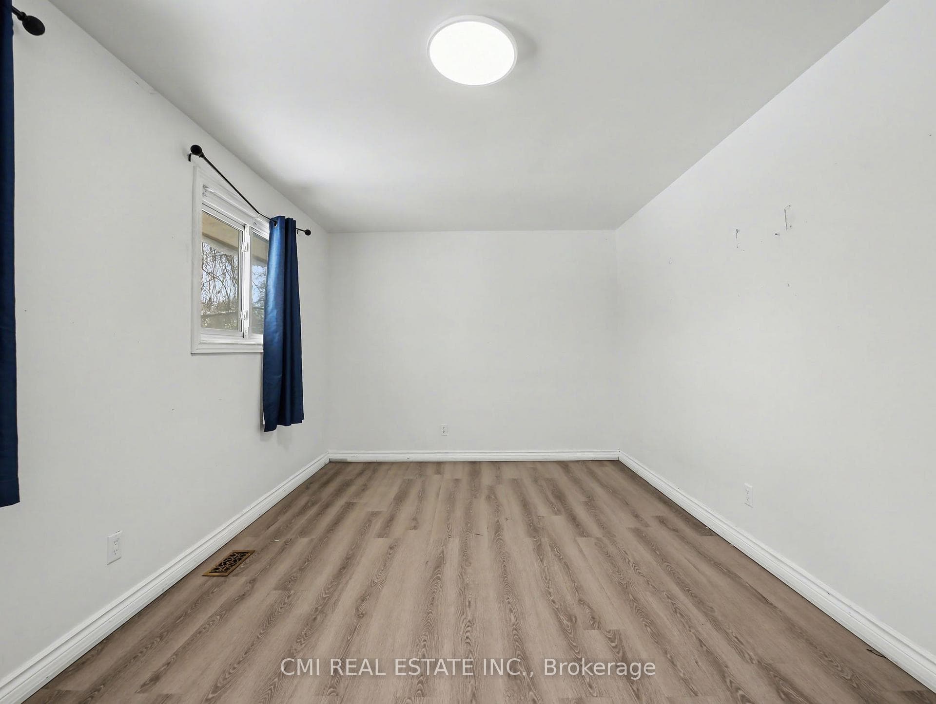 4306 East Avenue photo 8