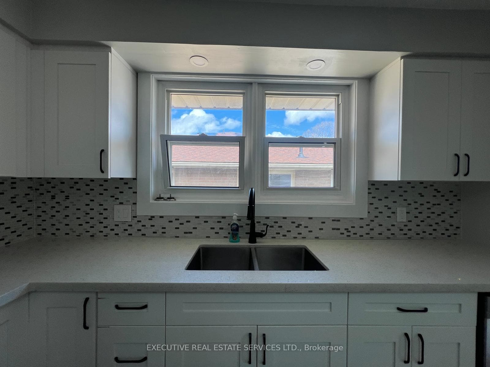 168 Overlea Drive photo 10