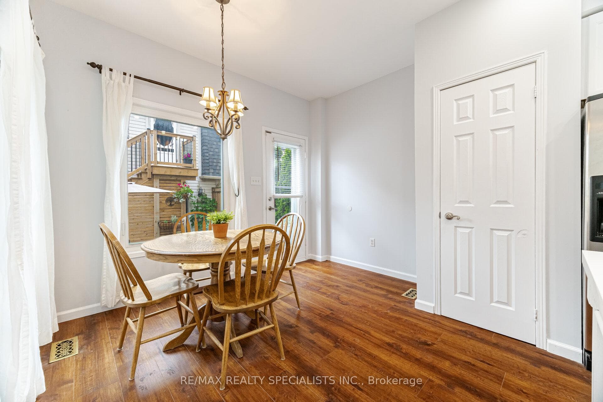 154 Roxton Road photo 15