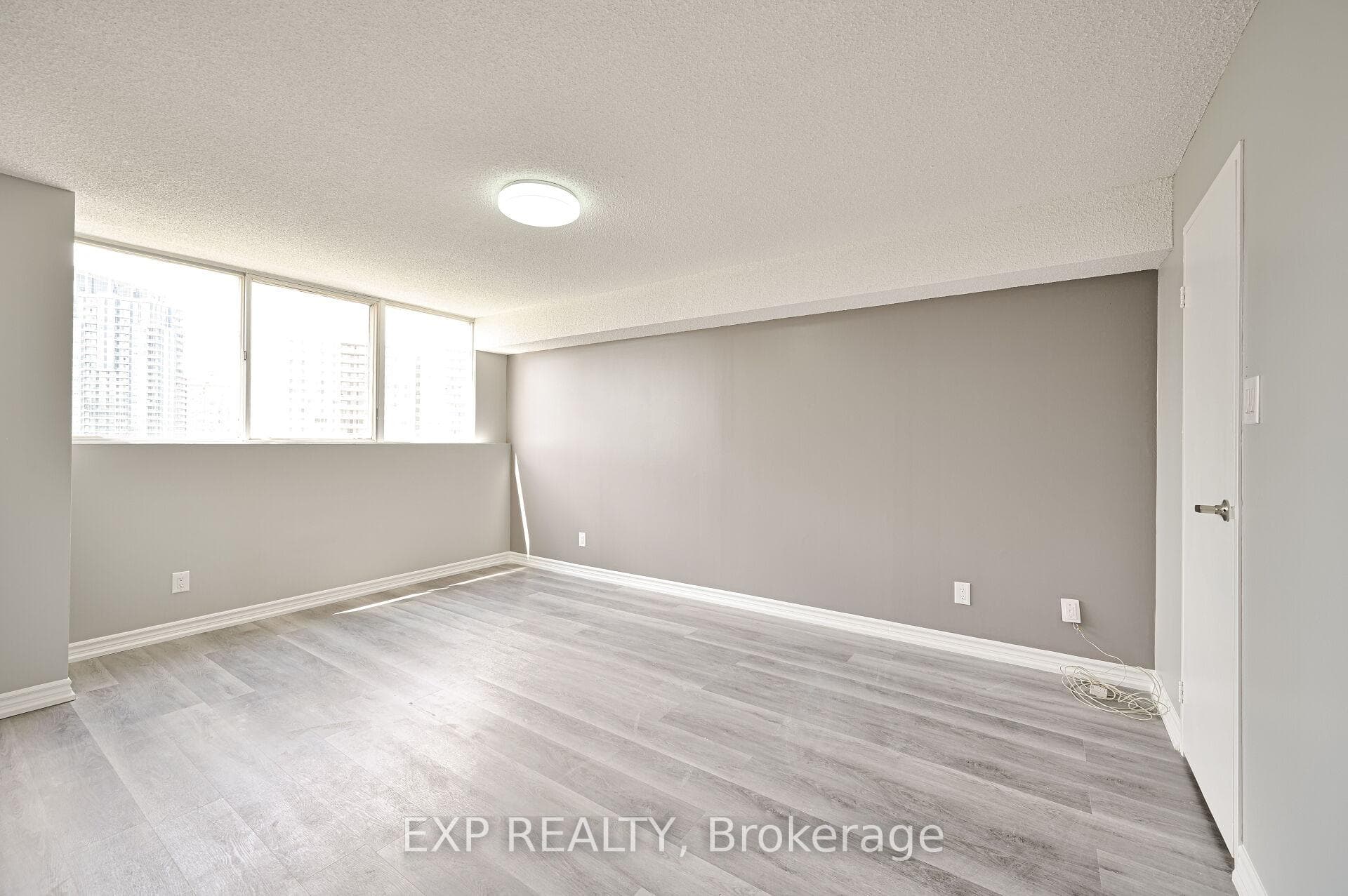 3695 Kaneff Crescent Unit 1404 photo 16
