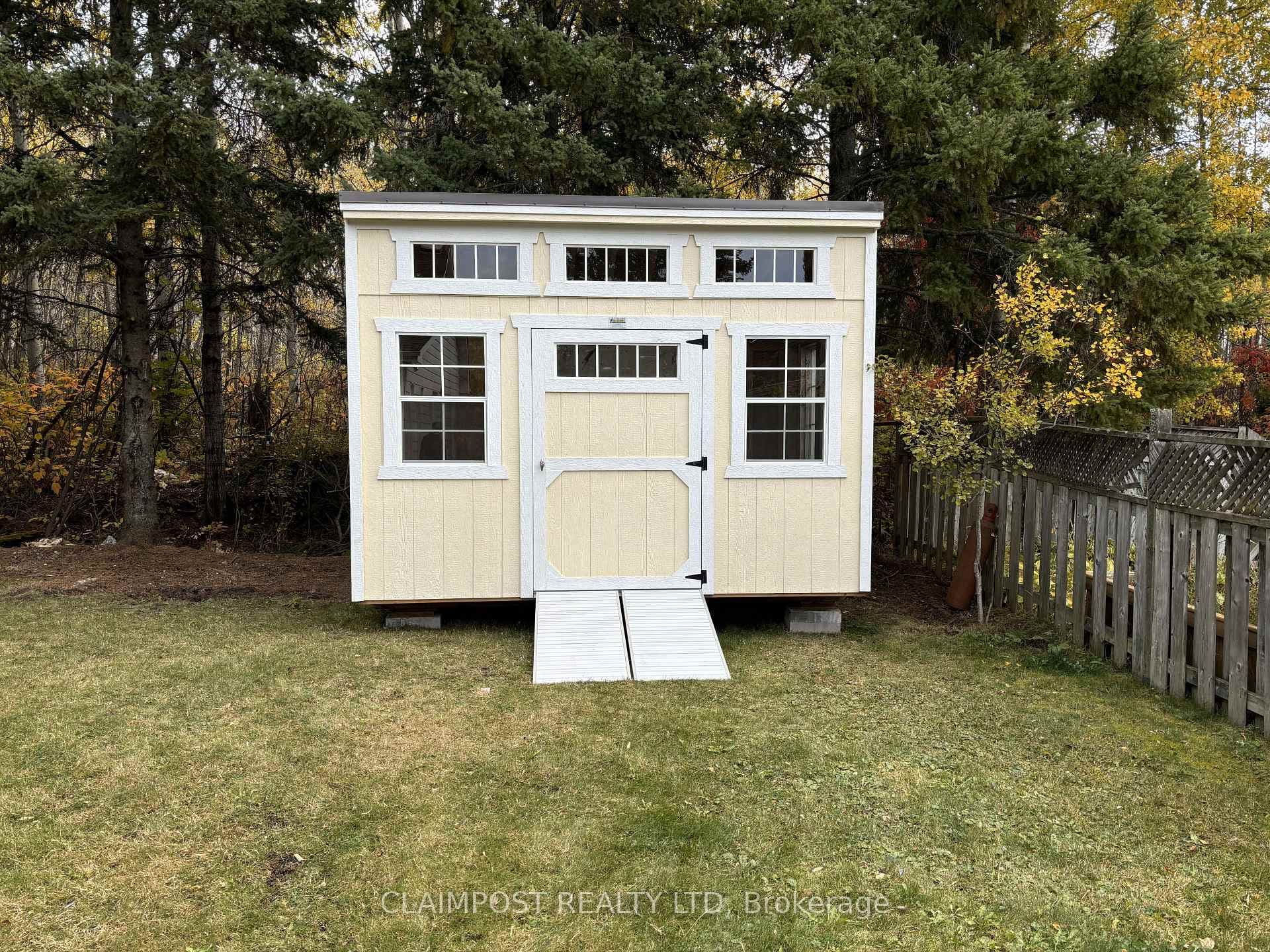 990 Lalonde Street photo 35