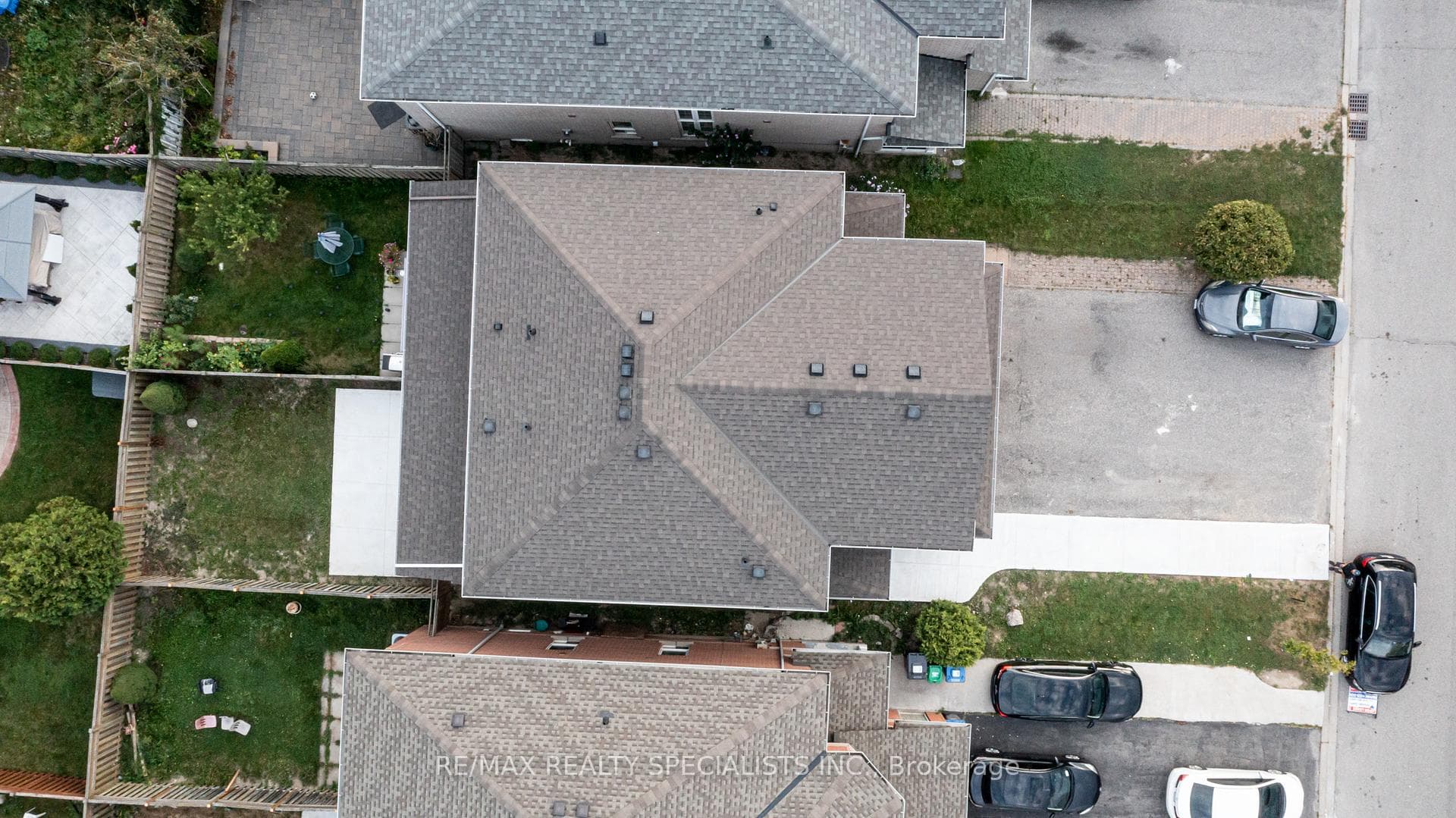 943 Khan Crescent photo 25