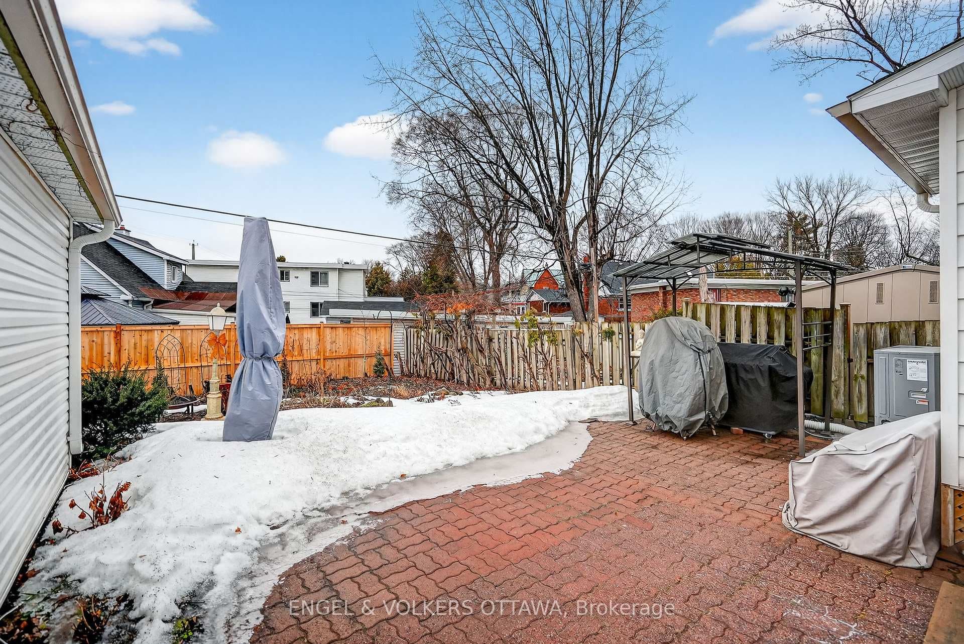 381 Montfort Street photo 27