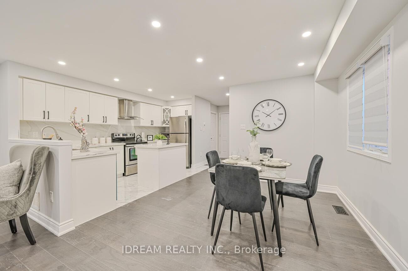 24 Mannel Crescent photo 7