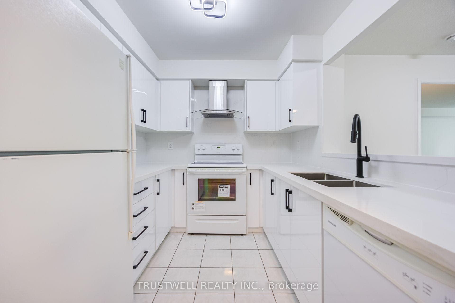 39 Pemberton Avenue Unit 401 photo 7