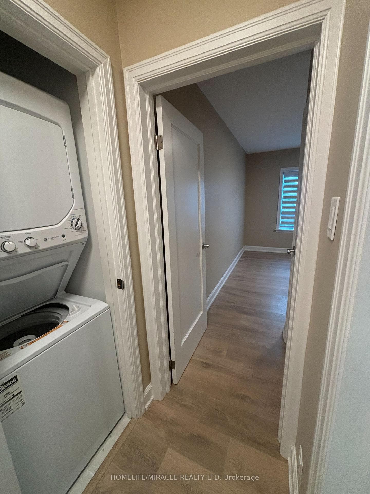 54 Hawman Avenue Unit Upper floor suite photo 15