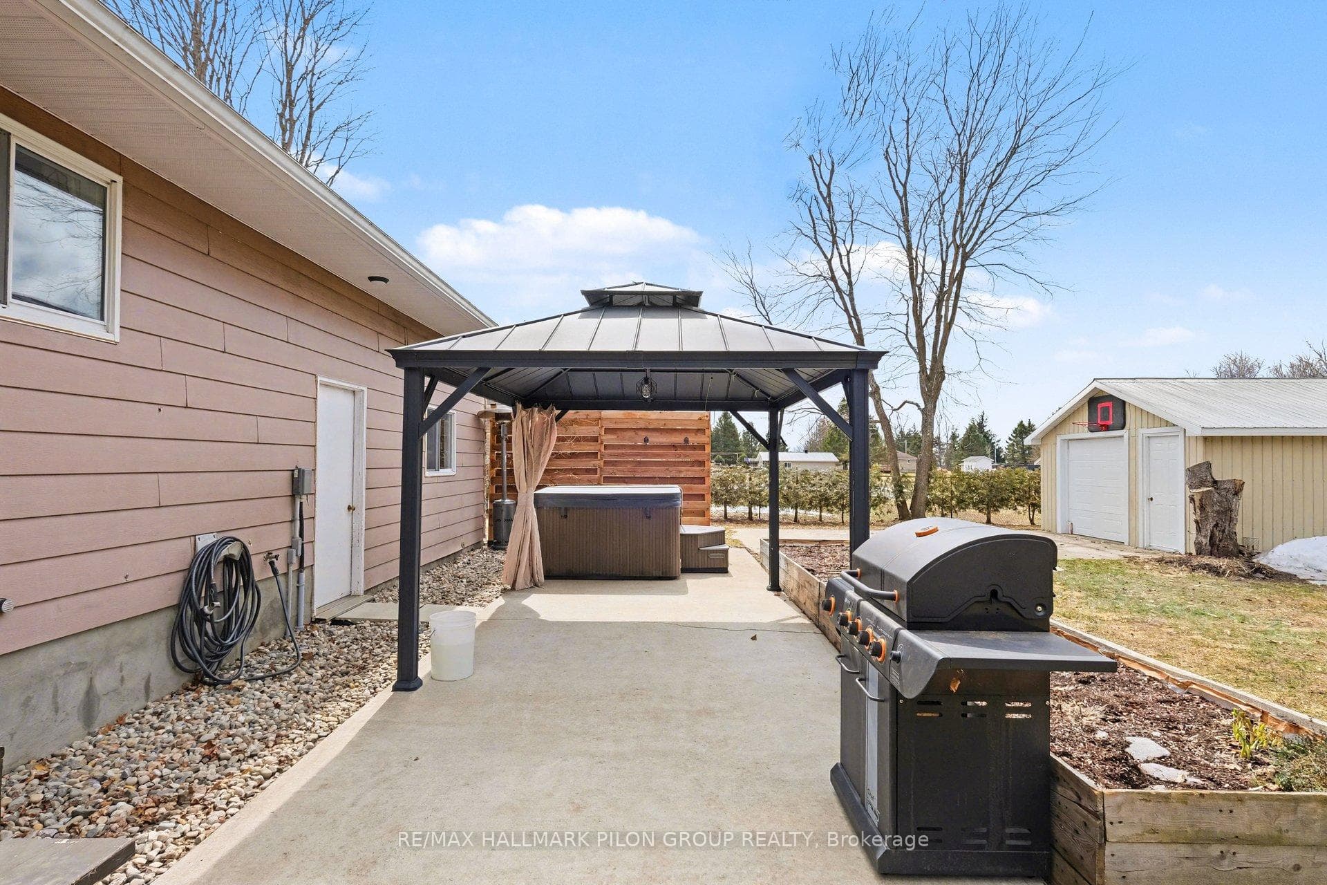 688 Station Road photo 19
