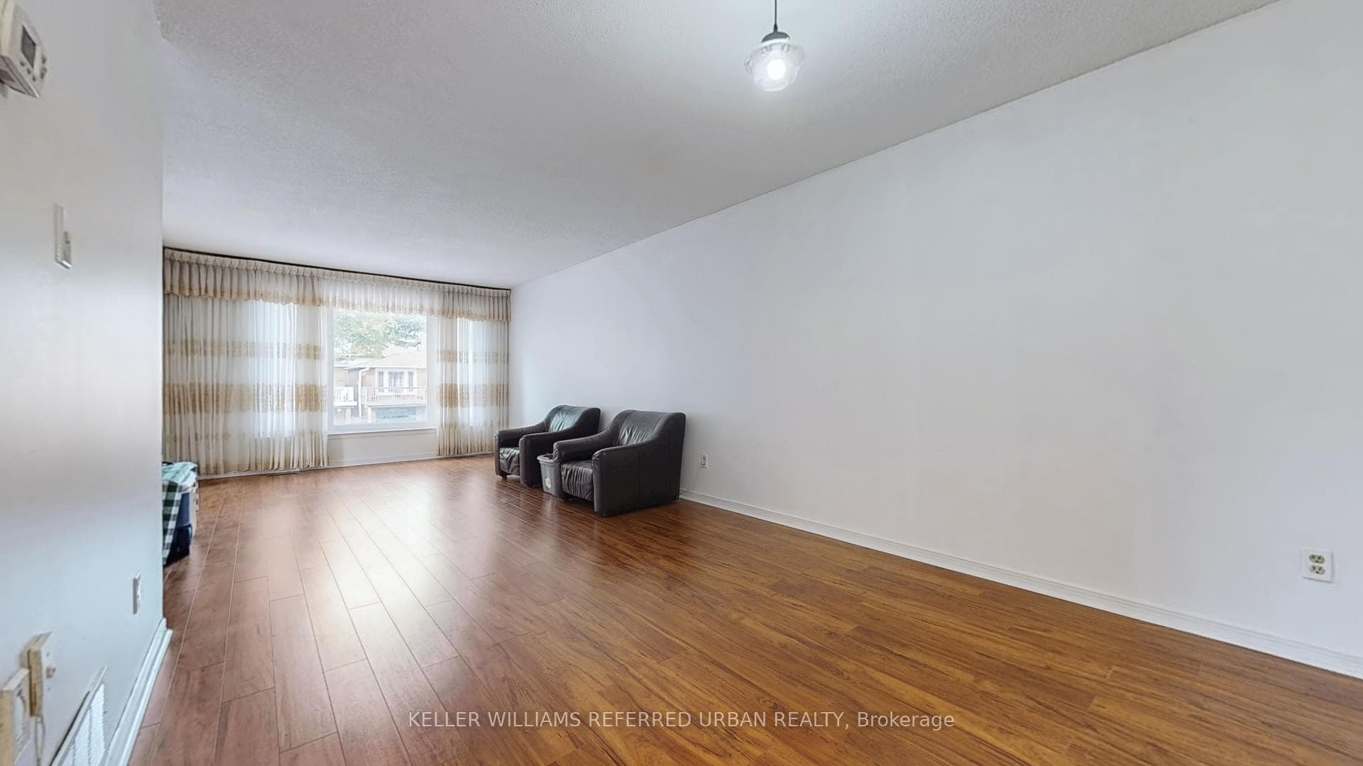 15 Thistlewaite Crescent photo 3