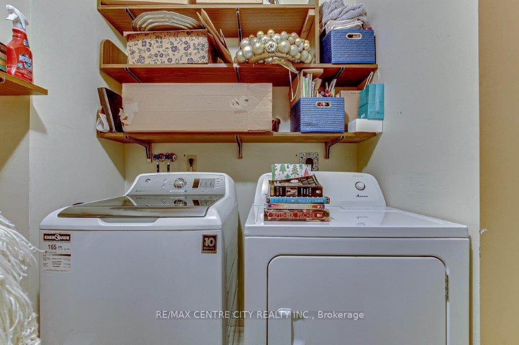 549 RIDOUT Street Unit 203 photo 8
