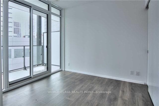 125 Peter Street Unit 913 photo 4