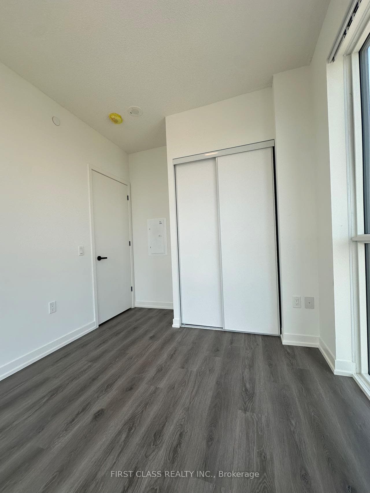 28 Interchange Way Unit 3310 photo 6