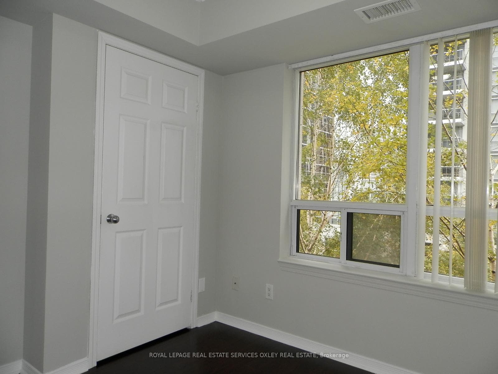 155 Beecroft Road Unit 512 photo 14