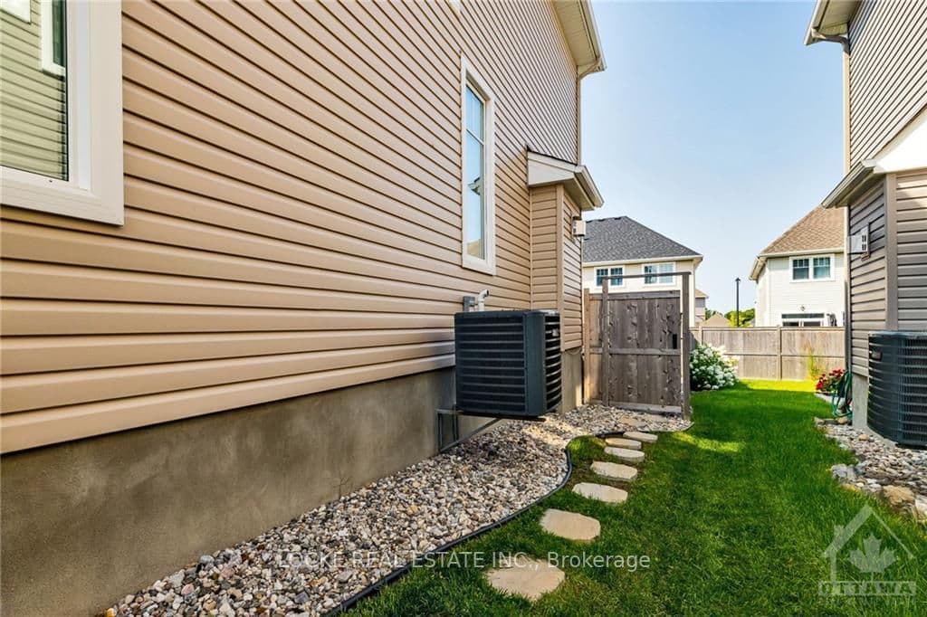 742 CAP DIAMANT Way photo 27