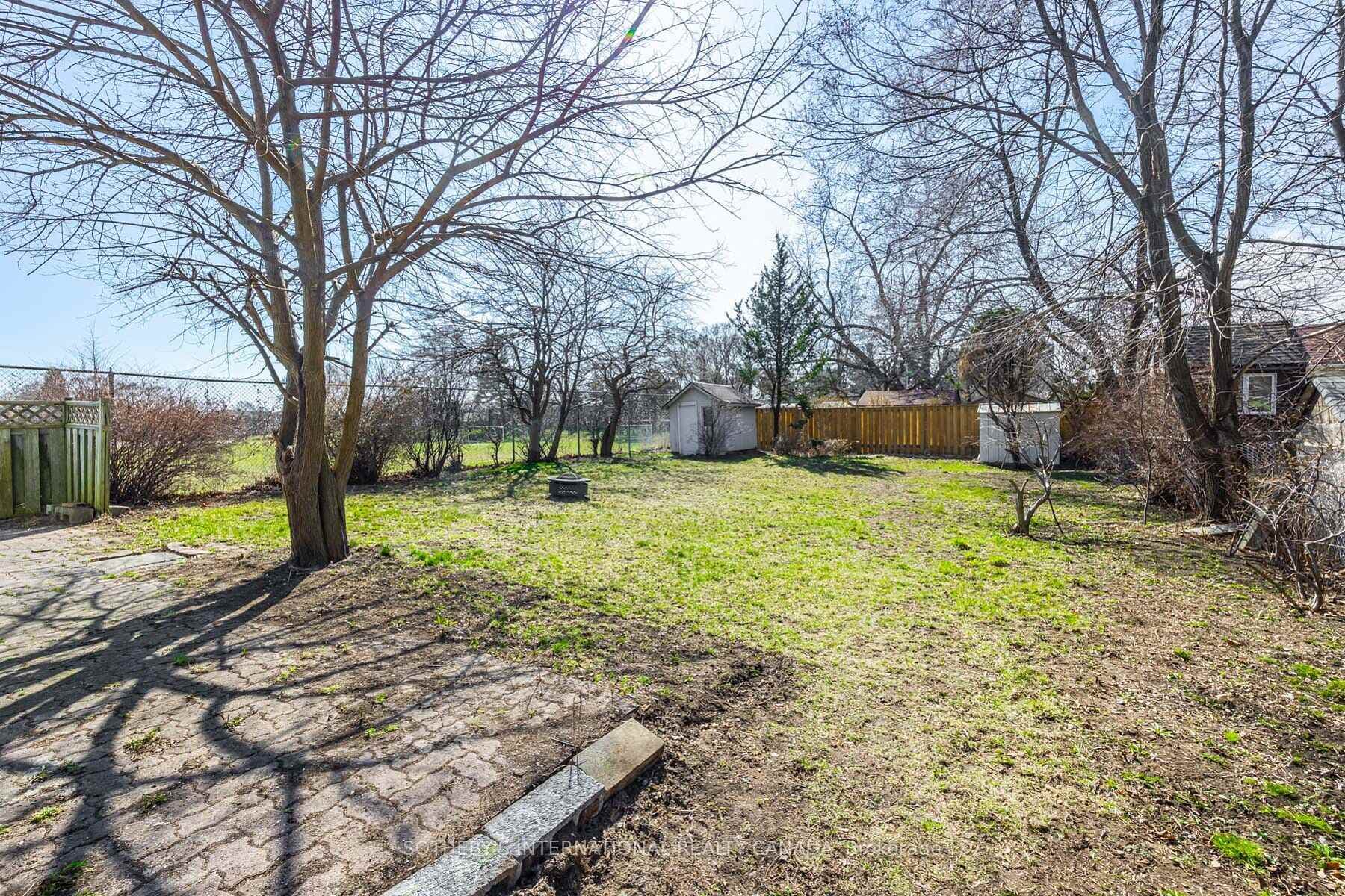 4075A Lawrence Avenue photo 22