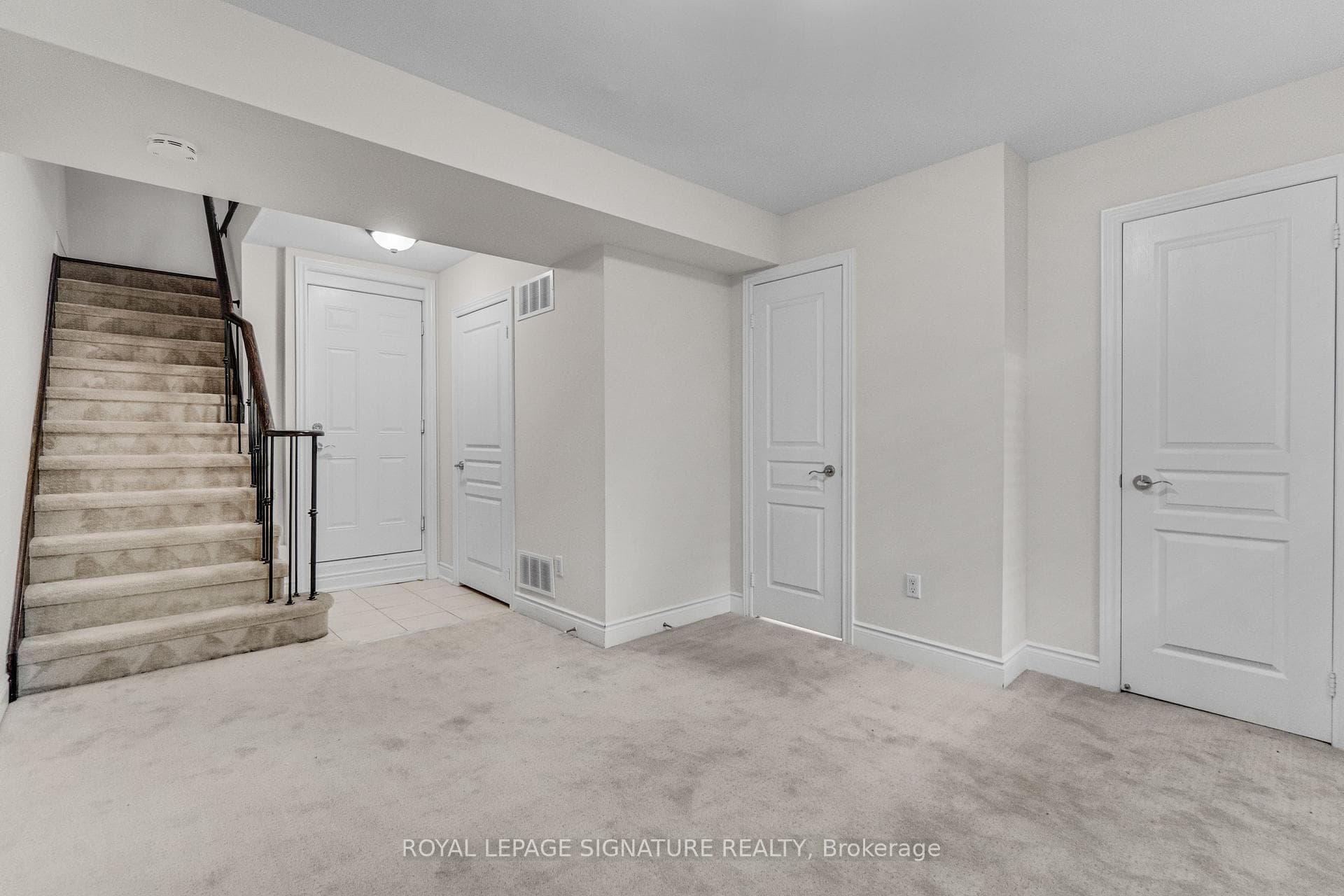 9 Streight Lane photo 31
