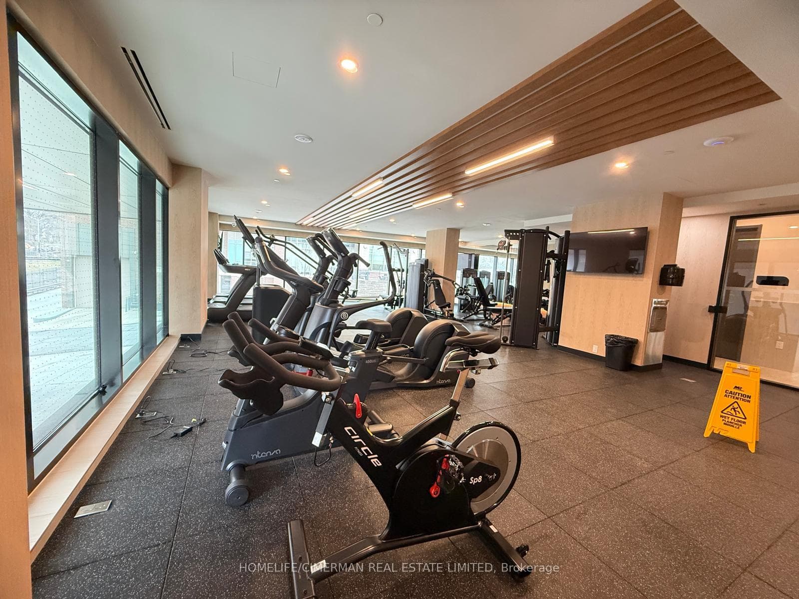 1660 Bloor Street Unit 810 photo 21
