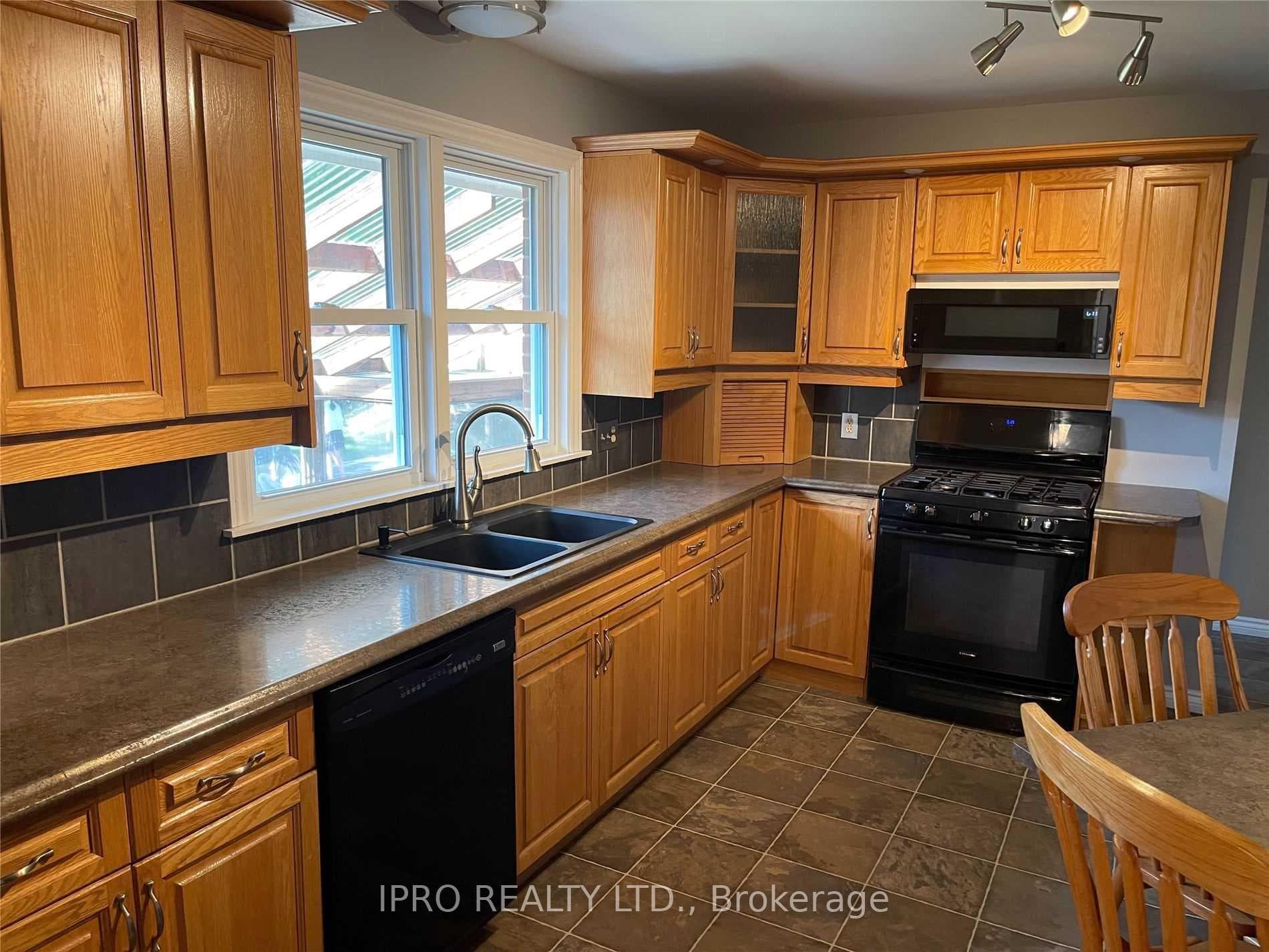 585 Garner Road photo 5