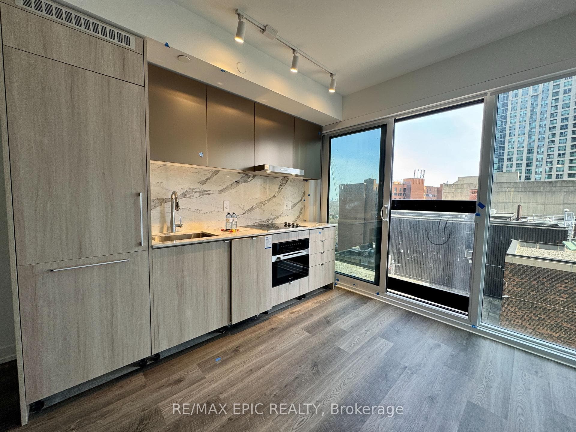 771 Yonge Street Unit 1911 photo 2