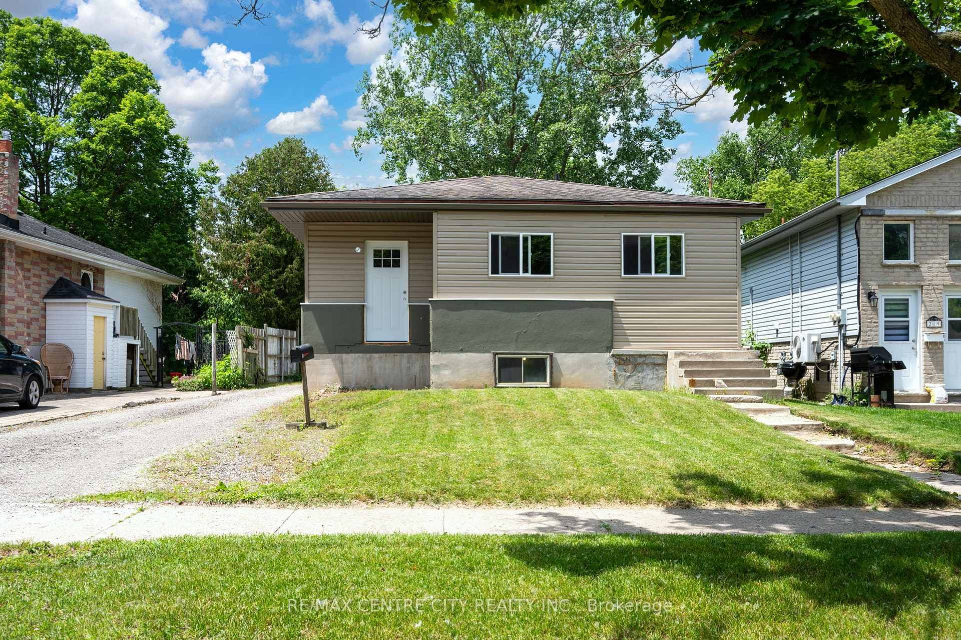 221 Emerson Avenue photo 2
