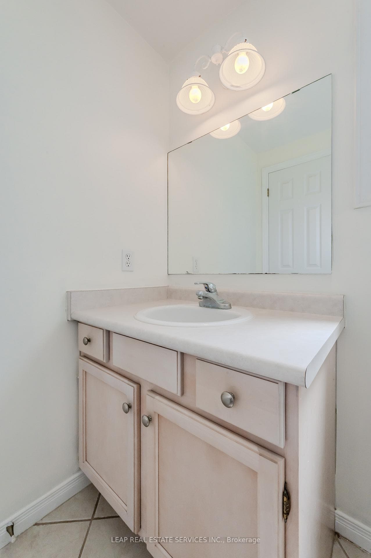 225 Thornbird Place photo 17