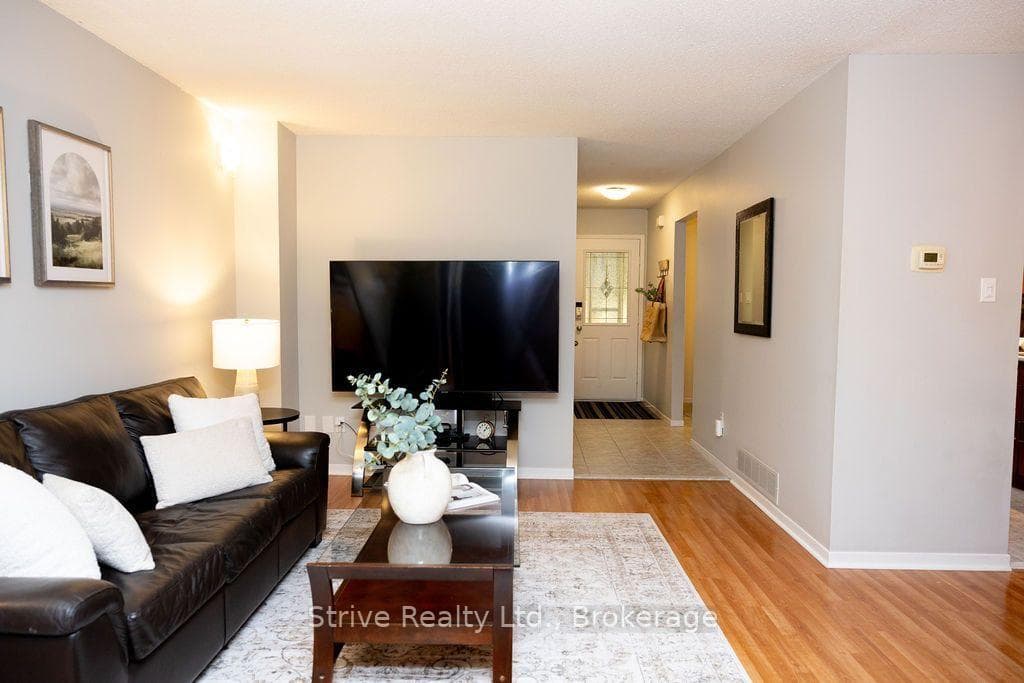 54 Deverill Crescent photo 5