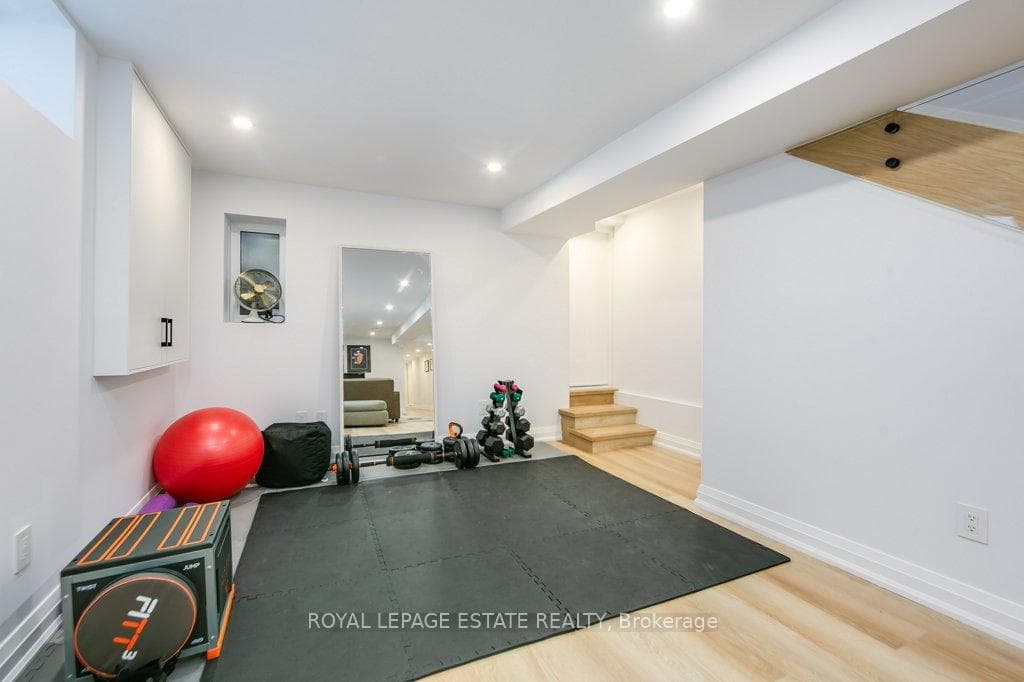25 Herbert Avenue photo 36