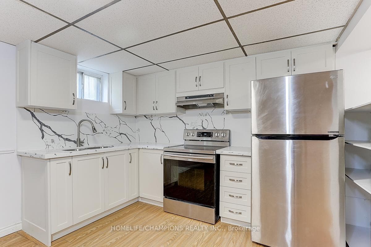 15 Stonehenge Crescent photo 38