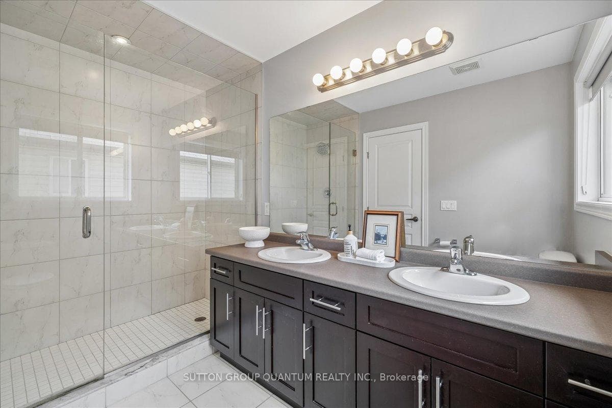 92 Garinger Crescent photo 22