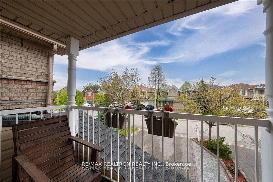 63 Carousel Crescent photo 23