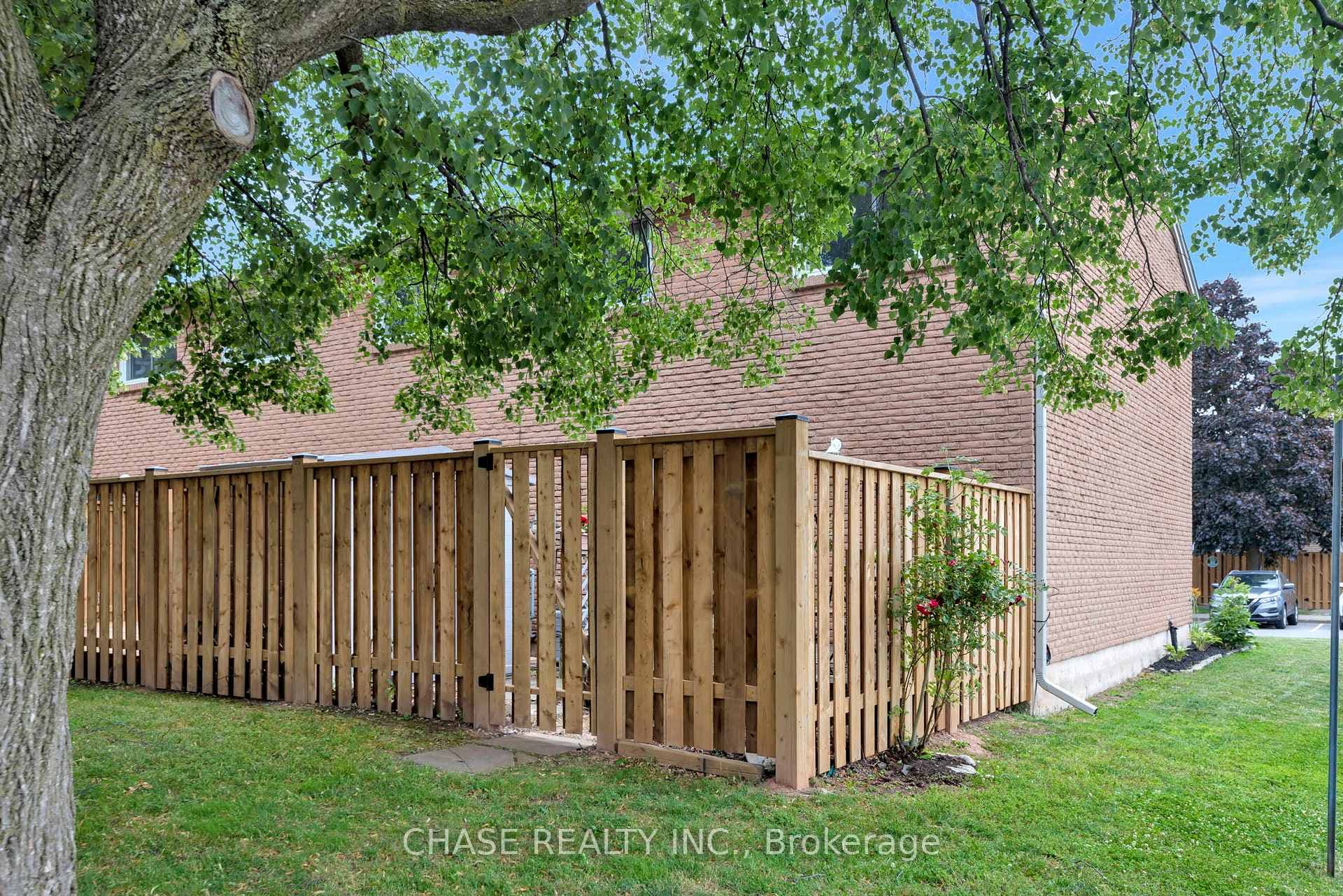 151 Gateshead Crescent Unit 116 photo 28