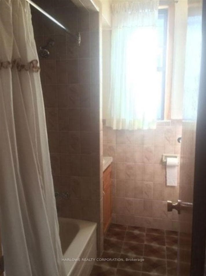 1812 Dufferin Street photo 13