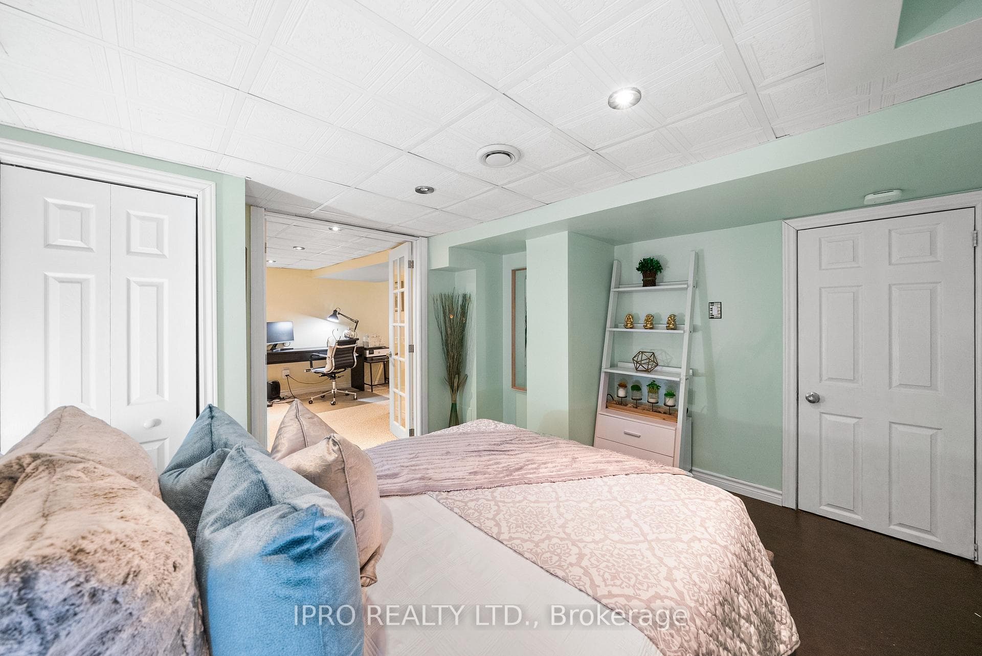 592 Roseheath Drive photo 31