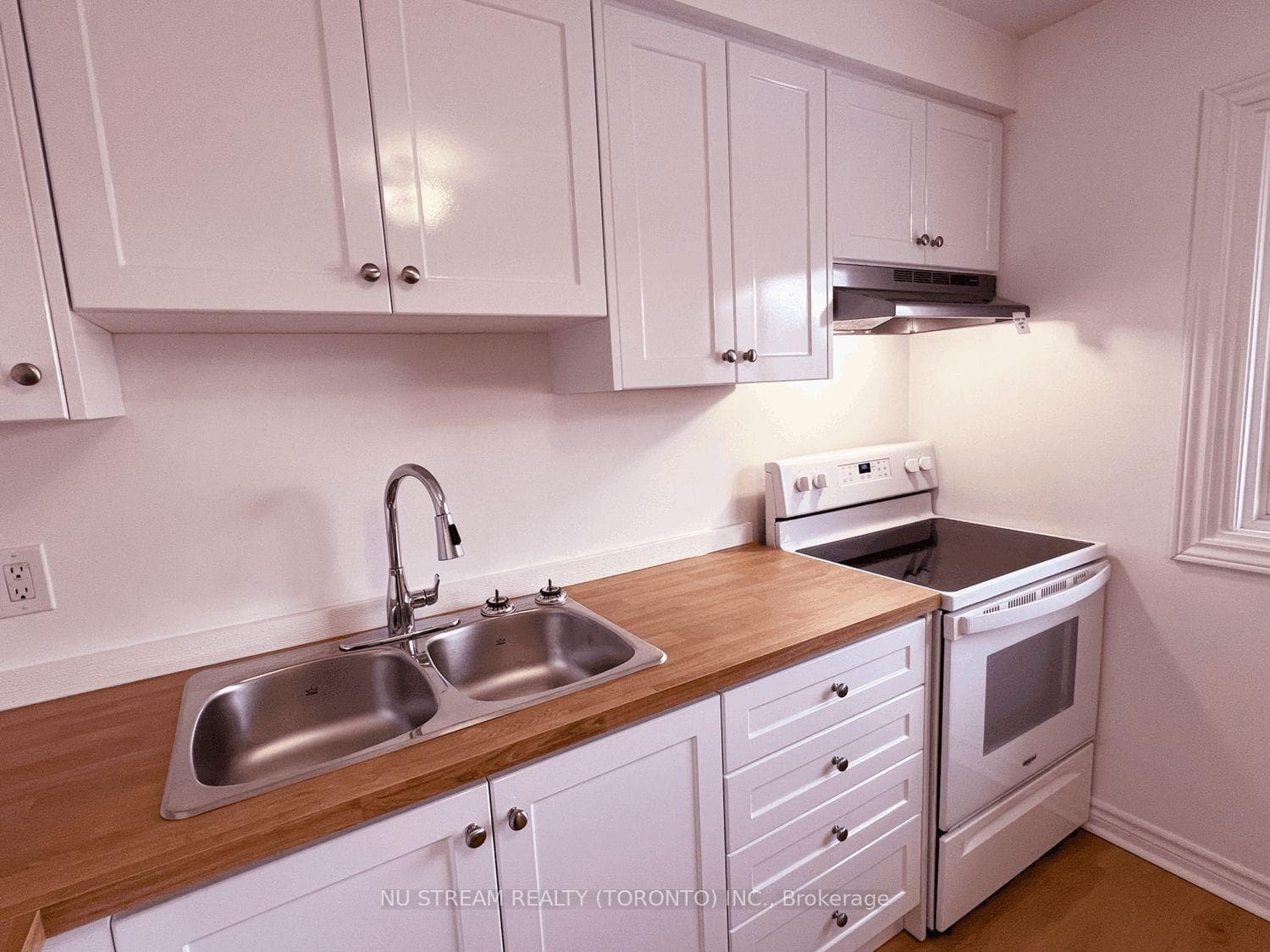 16 Ashton Crescent Unit 16 photo 9