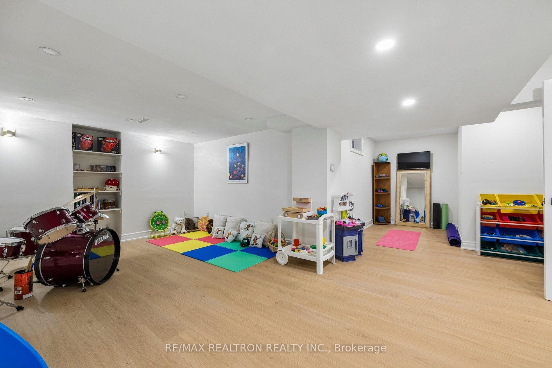 86 Reeve Drive photo 43