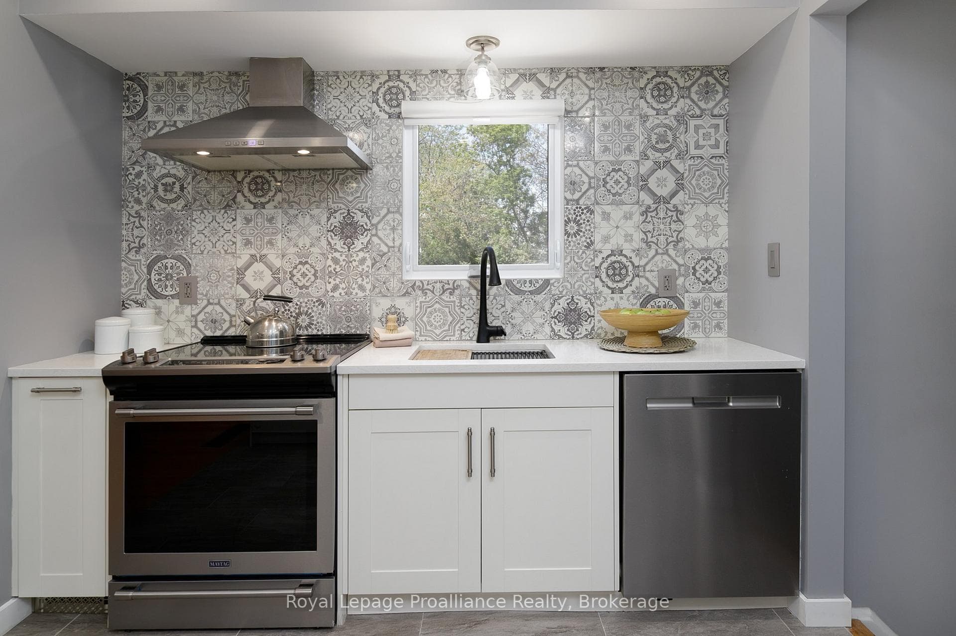 112 Prospect Hill photo 11