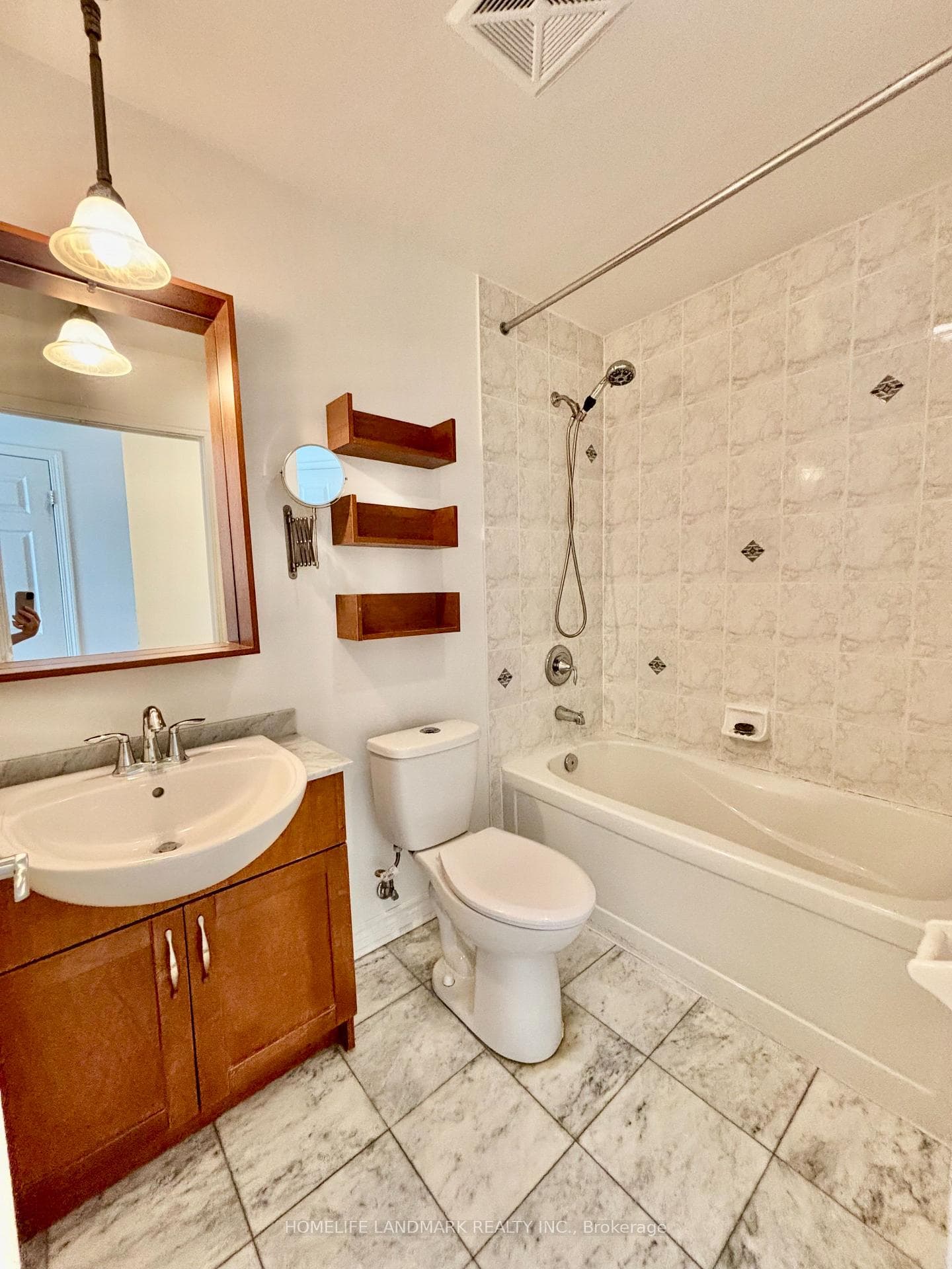 18 Holmes Avenue Unit 1805 photo 9