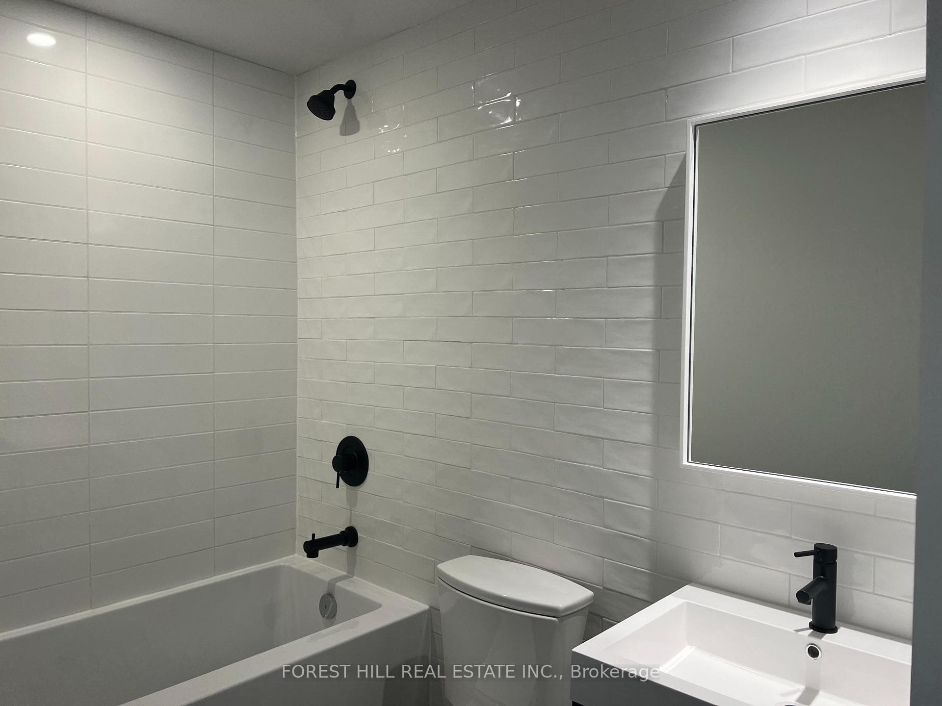 150 Logan Avenue Unit 426 photo 9