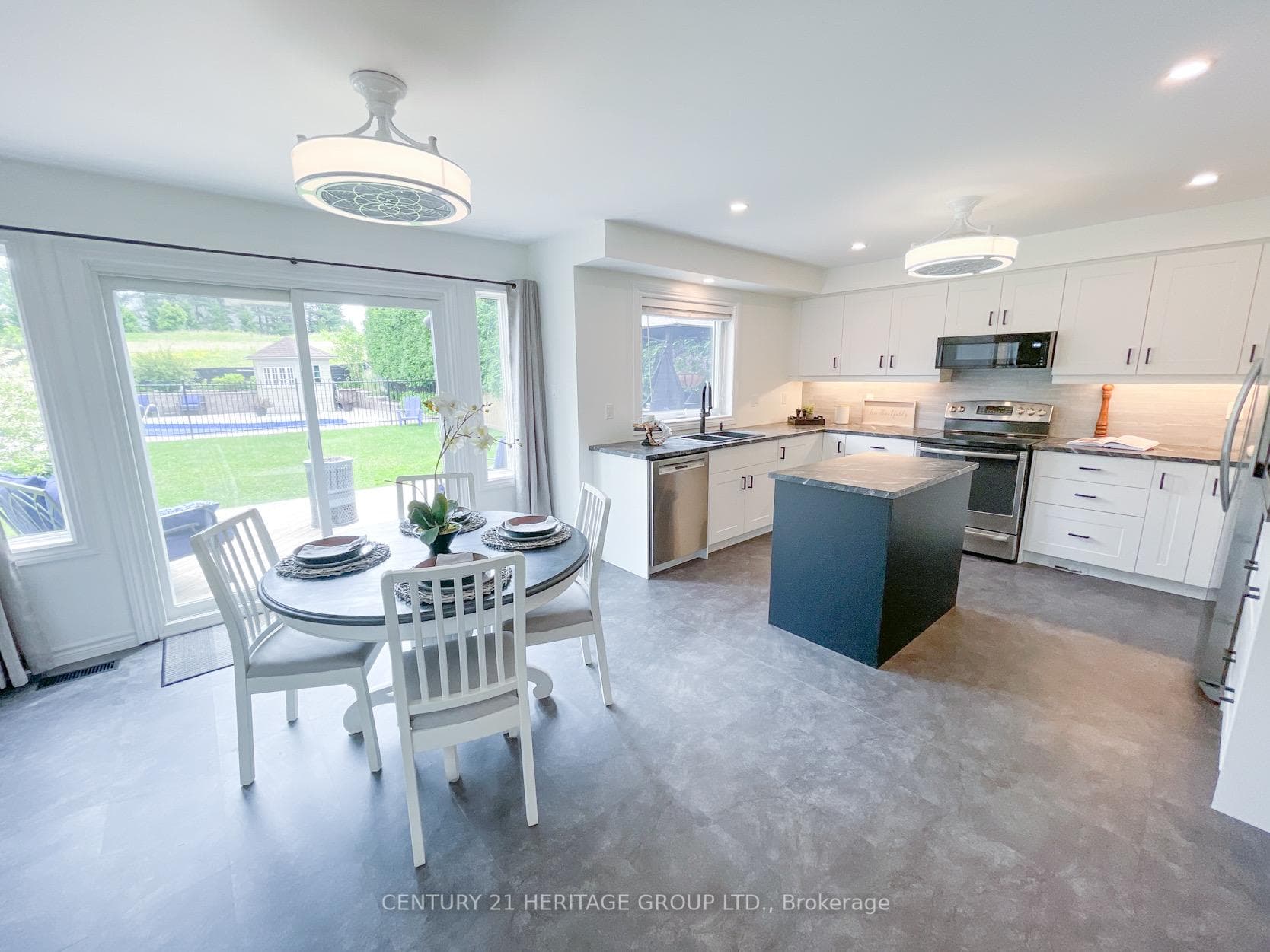 379 Amberlee Court photo 7