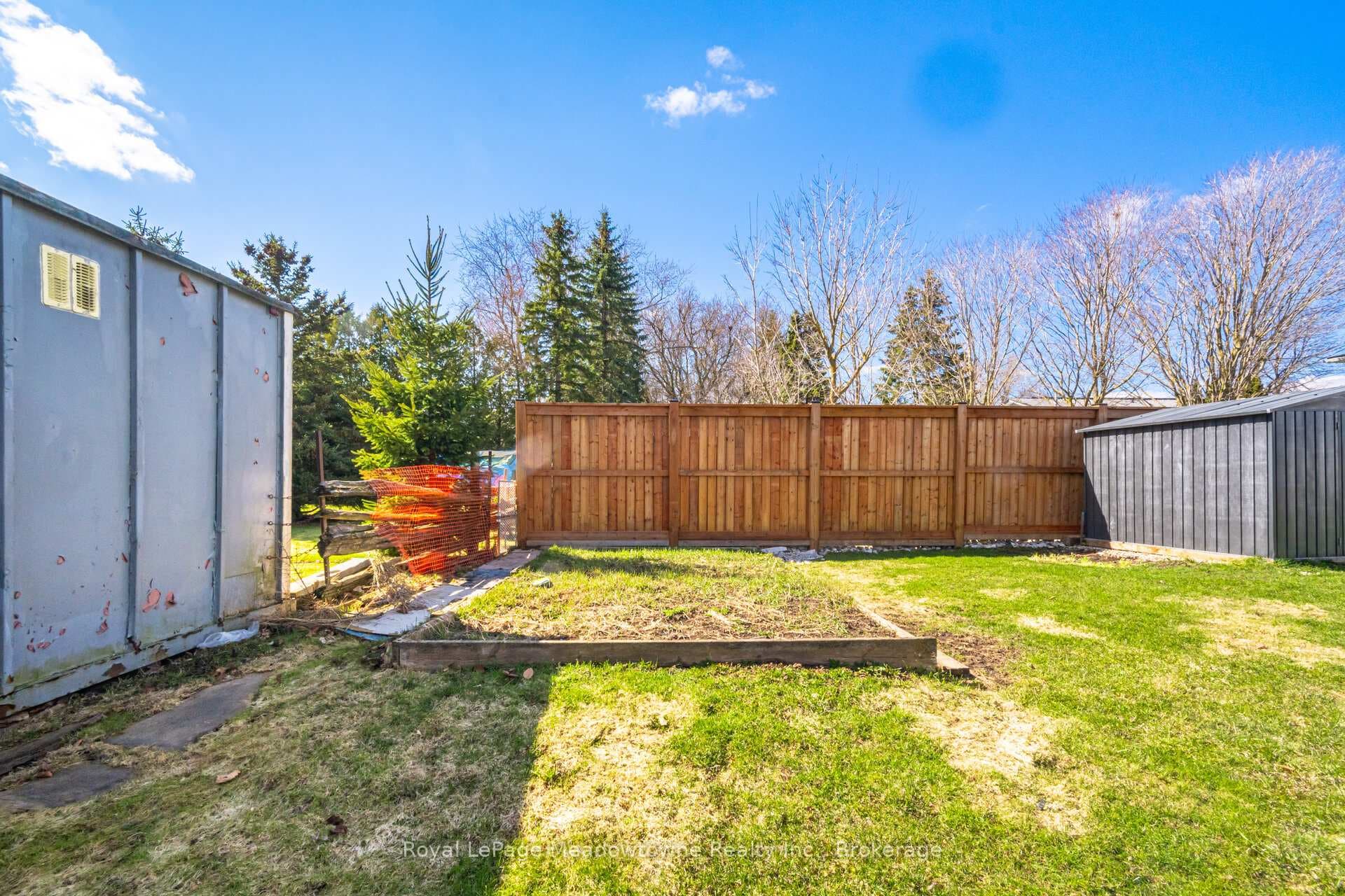 680 Raglan Street photo 40