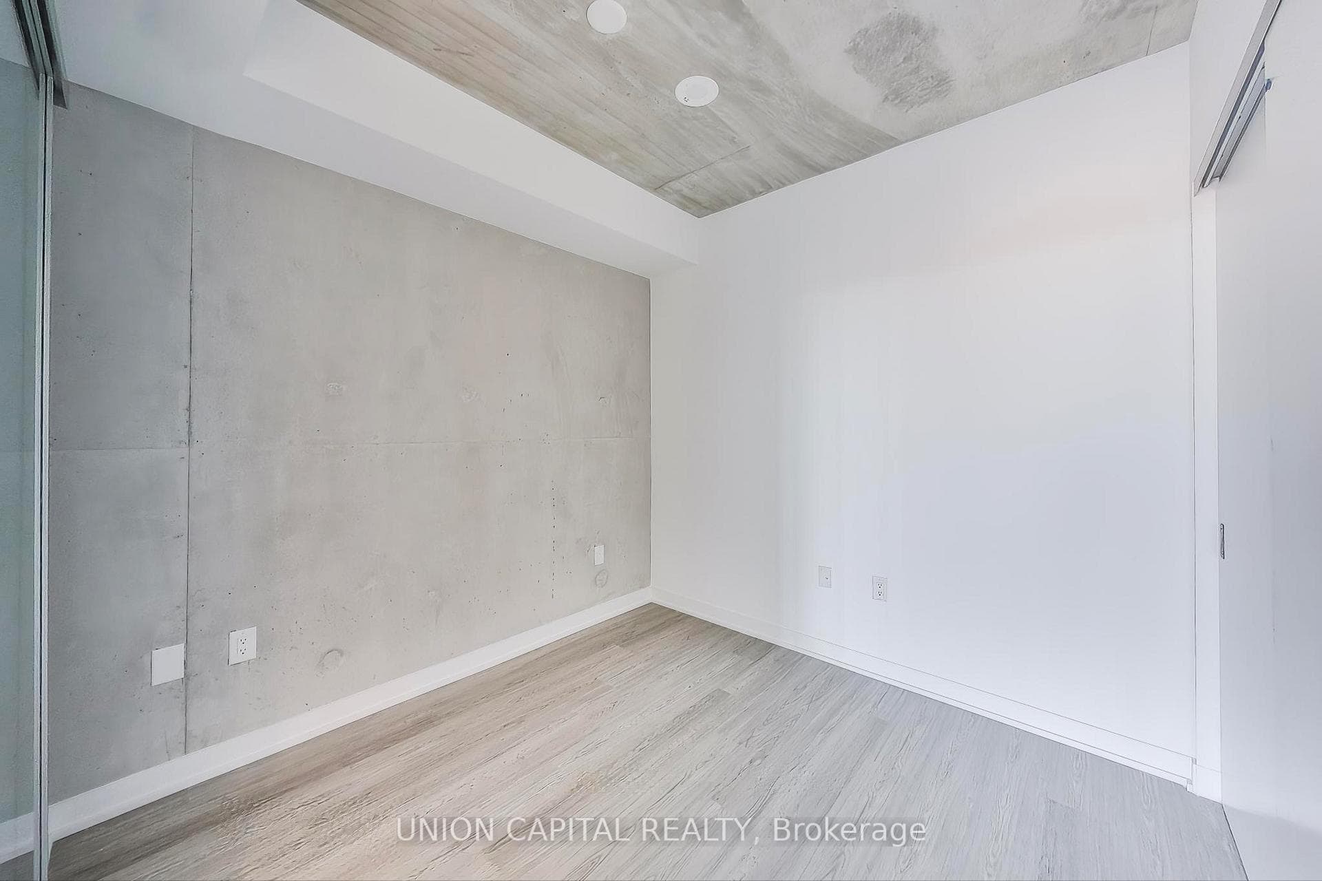 195 McCaul Street Unit 502 photo 21