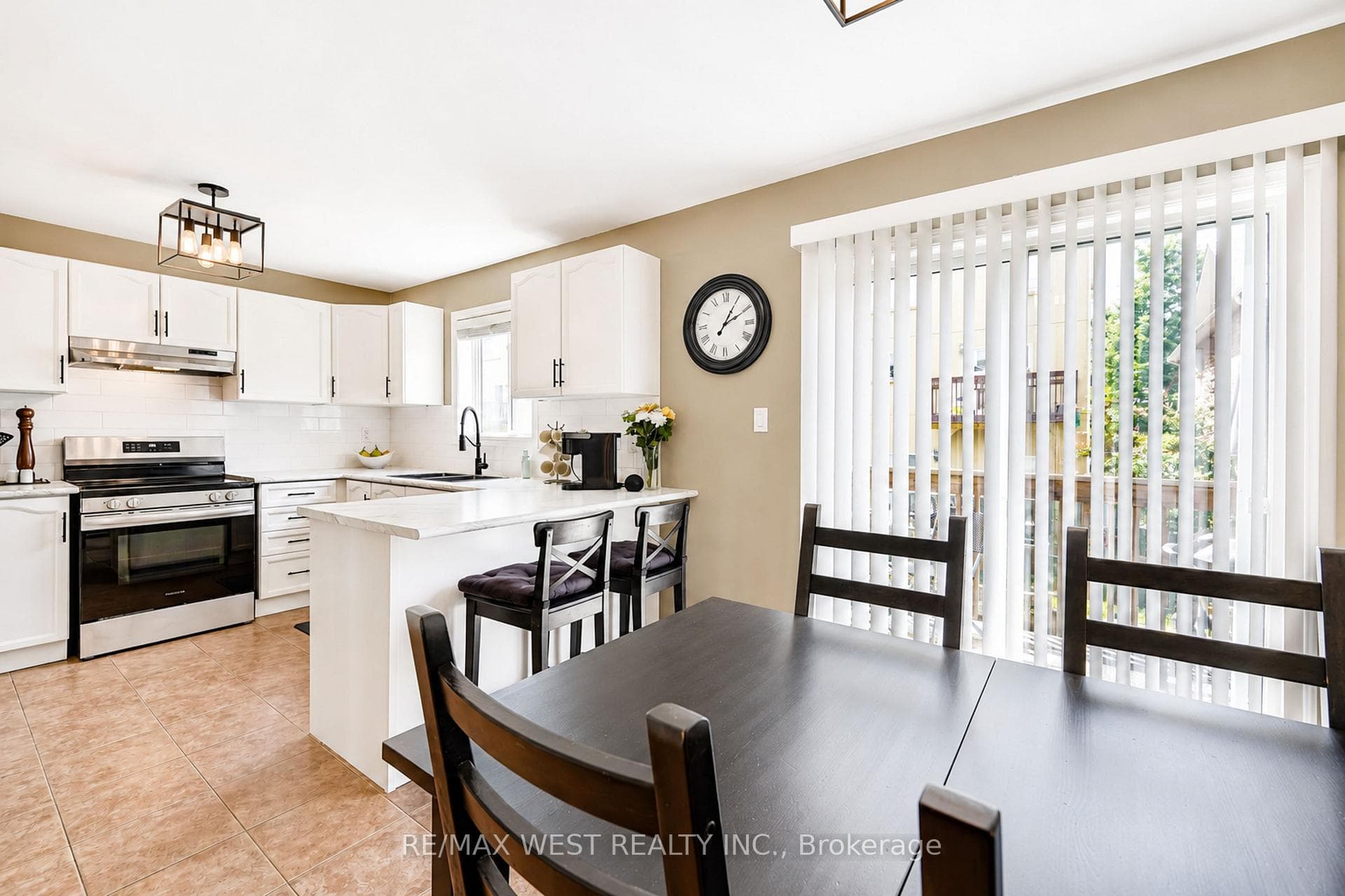 176 Gail Parks Crescent photo 8