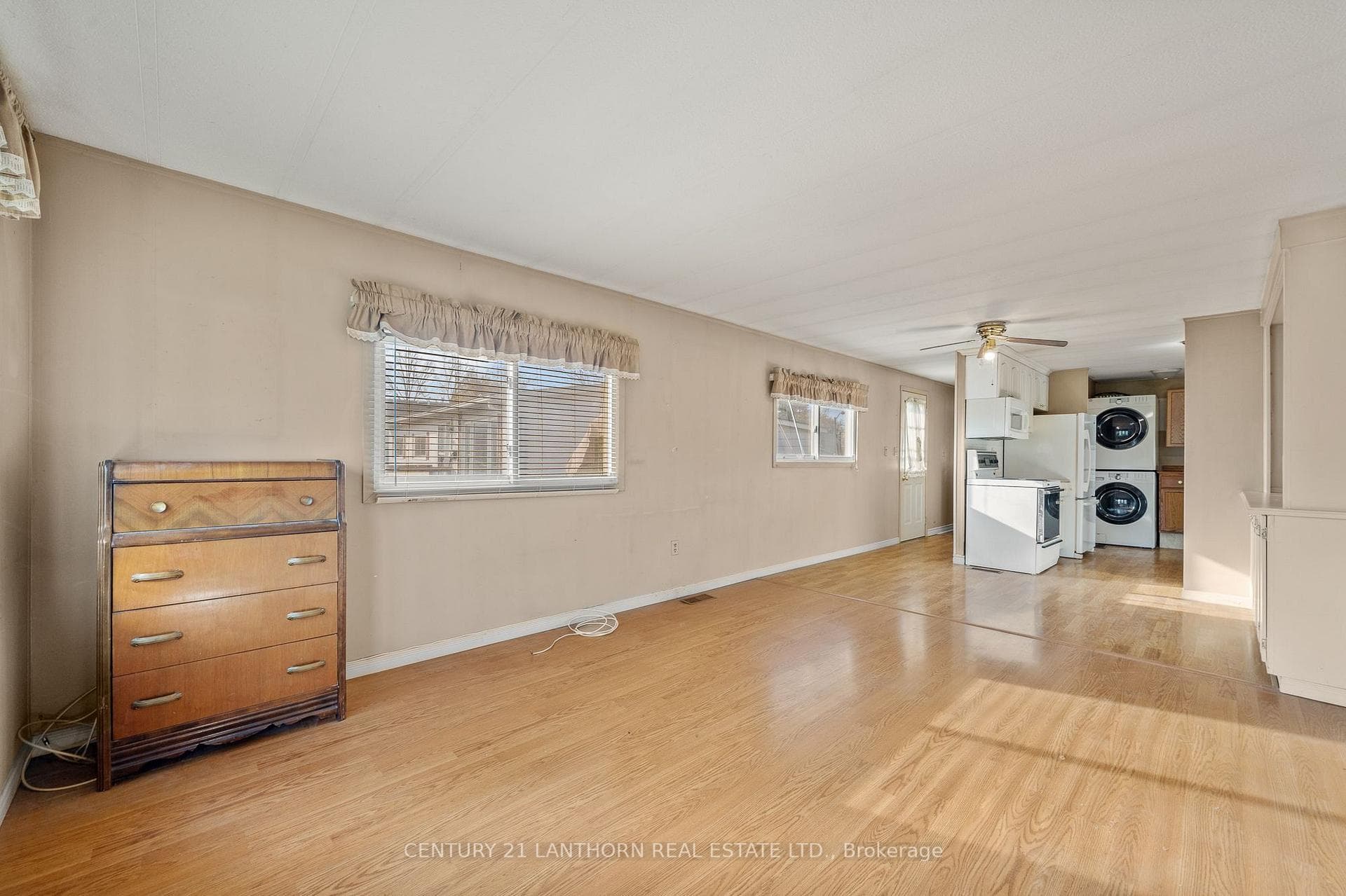 99 Eastview Boulevard photo 17