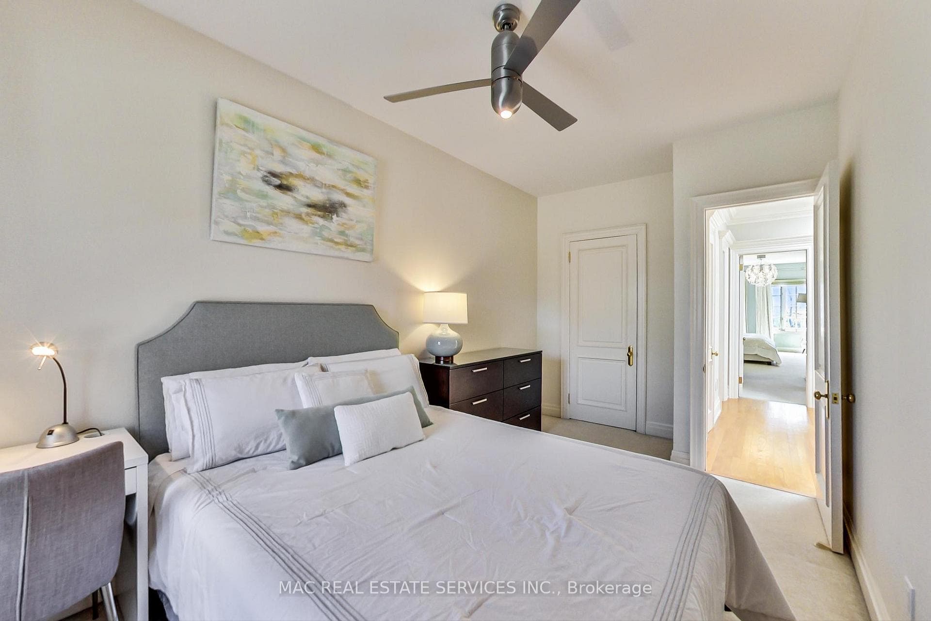 21 Farnham Avenue photo 15