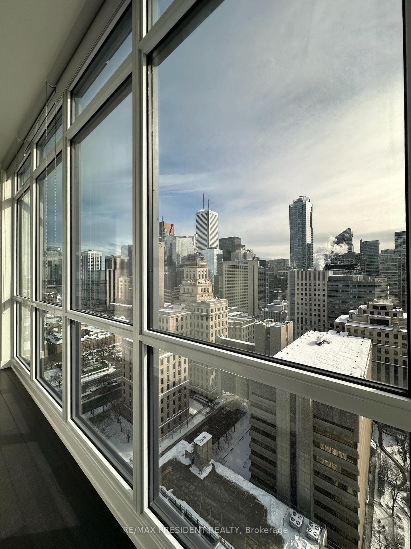210 Simcoe Street Unit 2402 photo 8