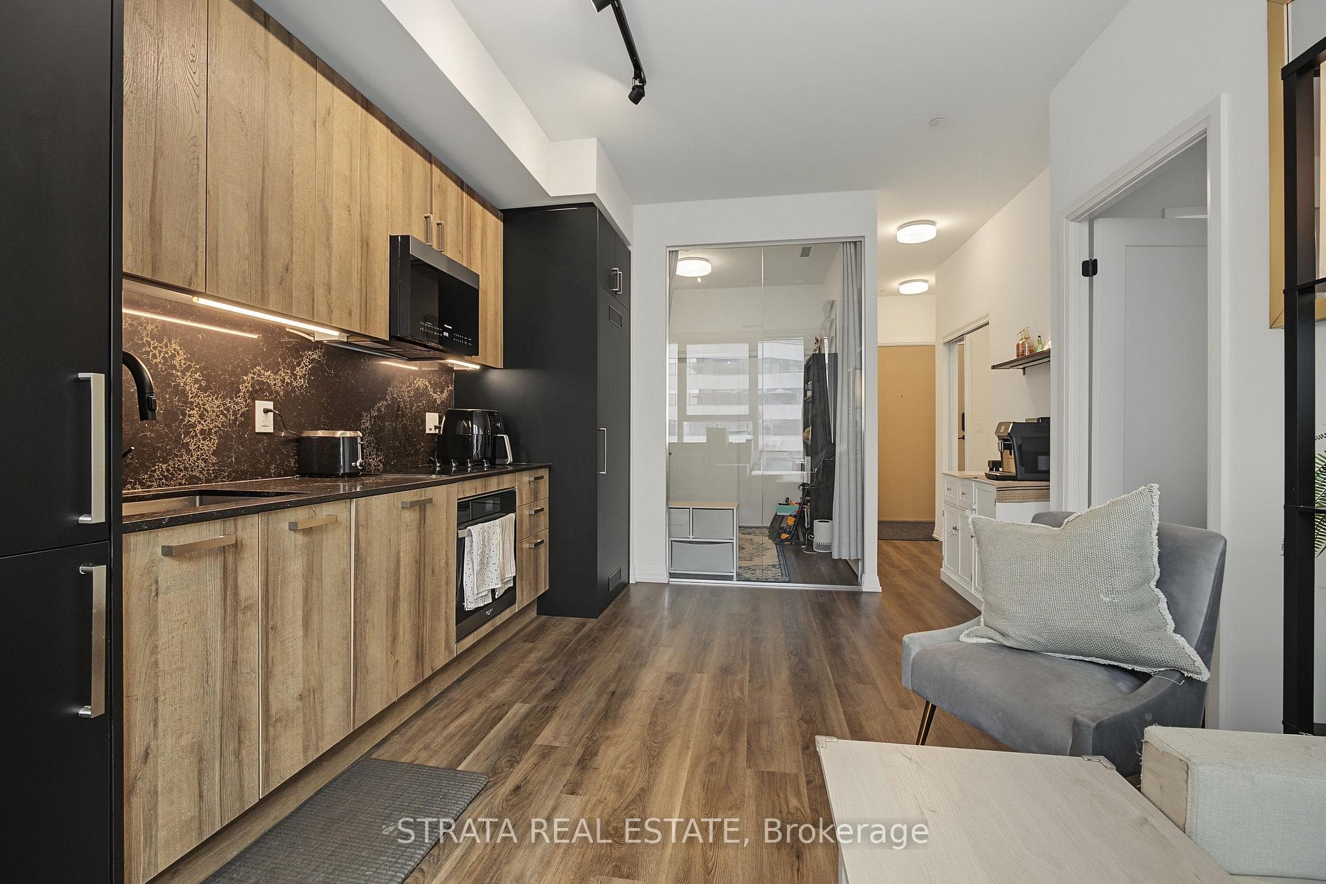 280 Dundas Street Unit 403 photo 9