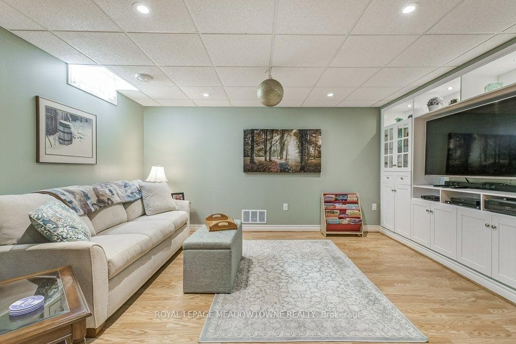 43 Samuel Crescent photo 32