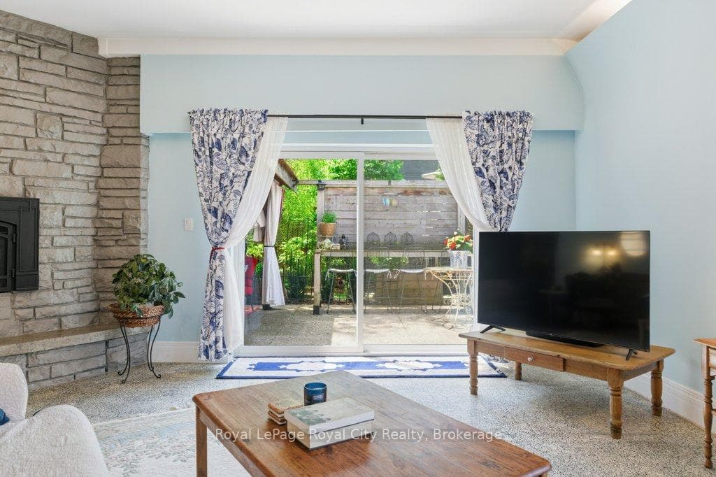 104 Kathleen Street photo 23