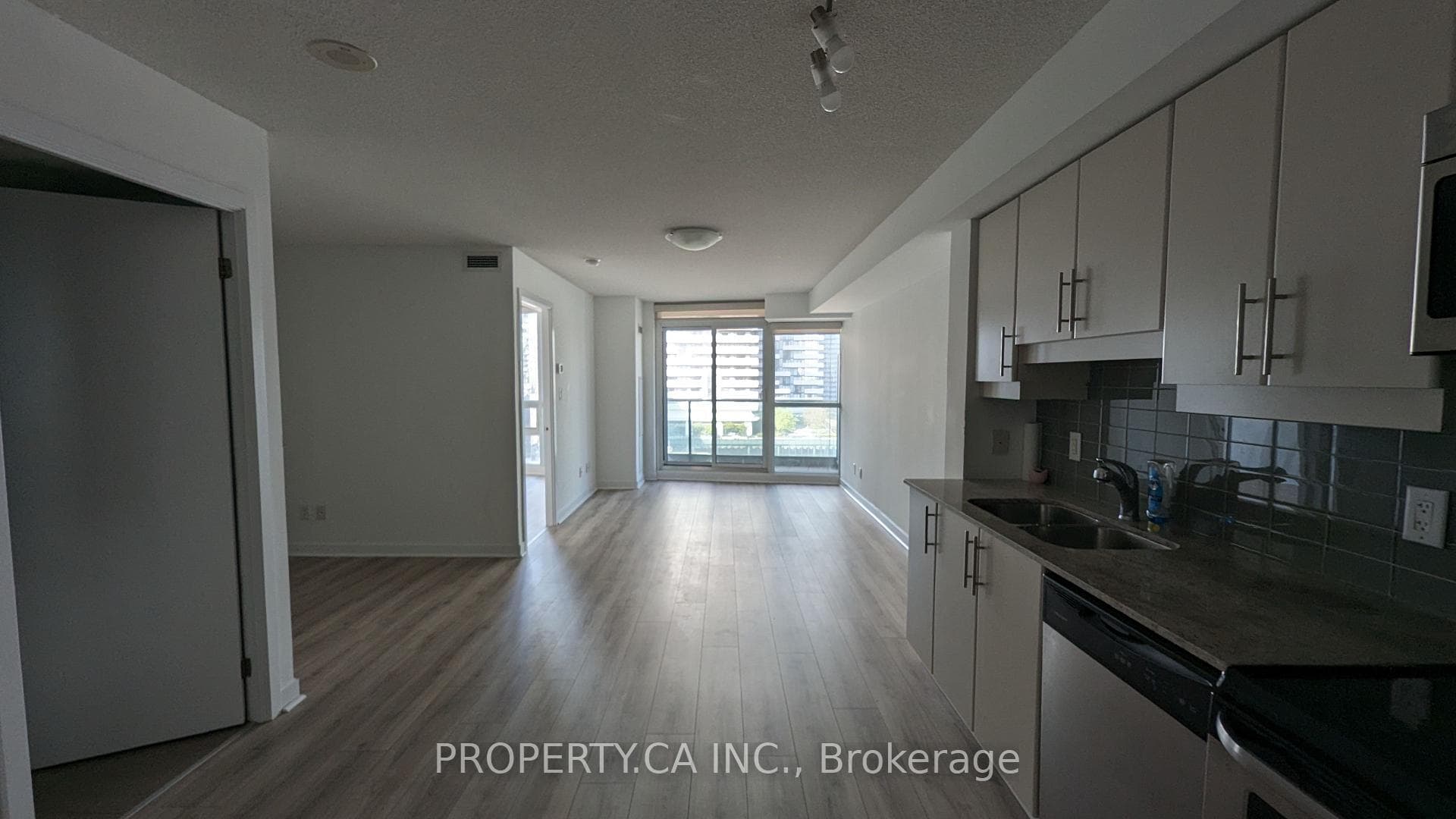 33 Bay Street Unit 1501 photo 2